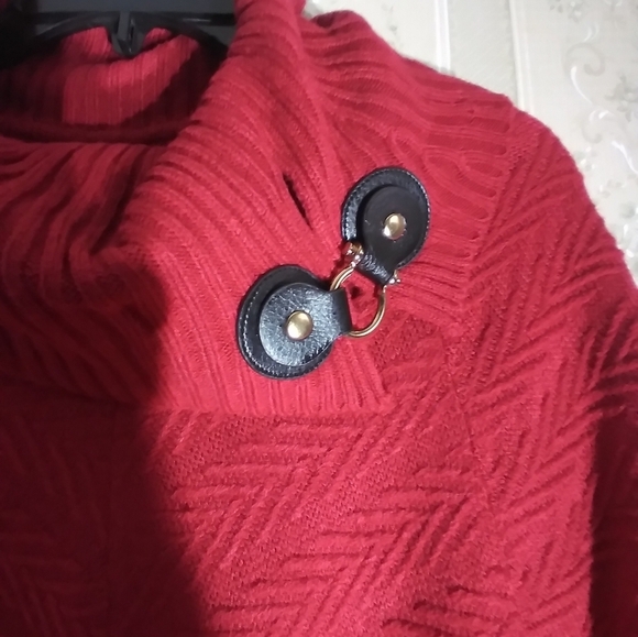 Dana Buchman red cowel neck sweater with buckle medium - Picture 11 of 12